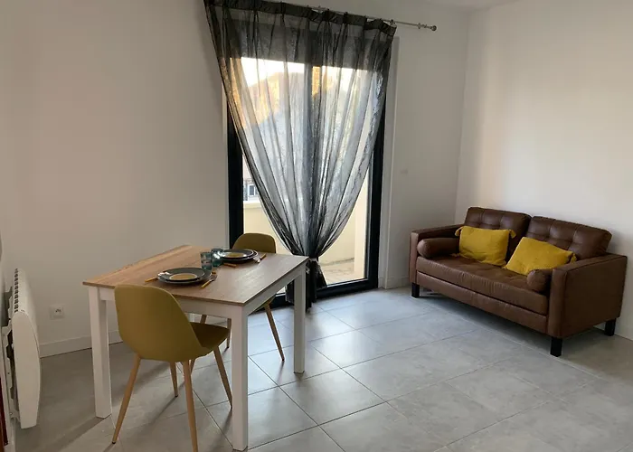 In - T2 Saint Martin Du Touch